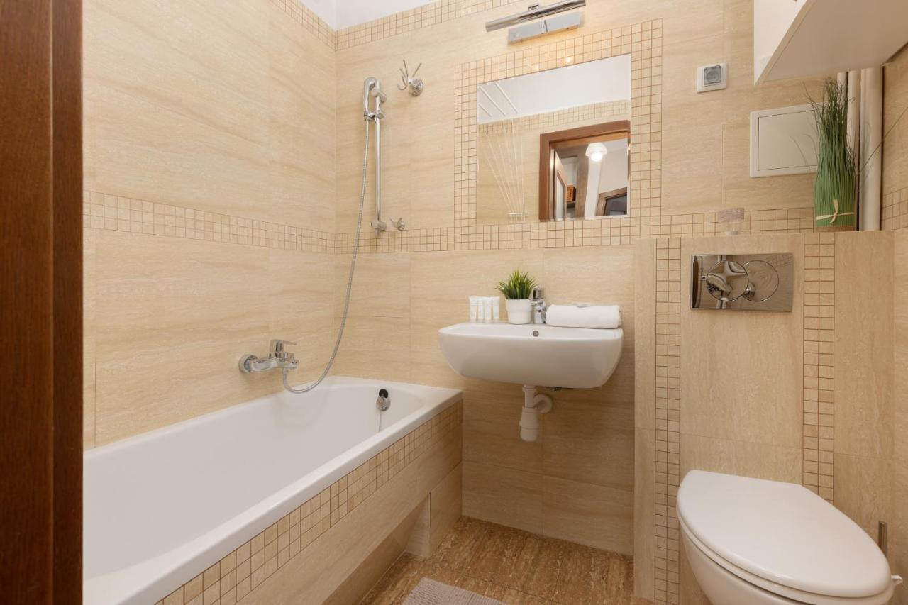 Metro Raclawicka Cozy Studio Apartment By Noclegi Renters Varşovia Exterior foto